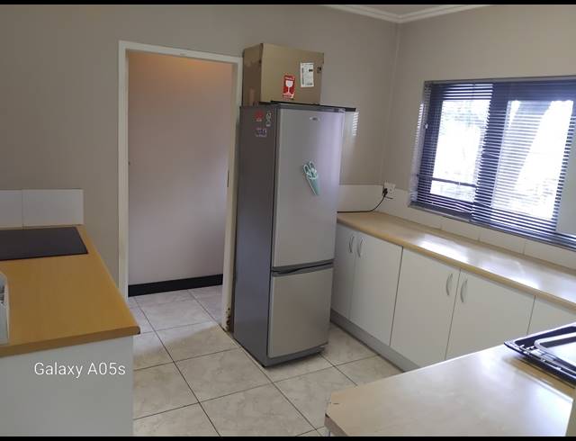 57M² BUSINESS TO LET IN BRYANSTON